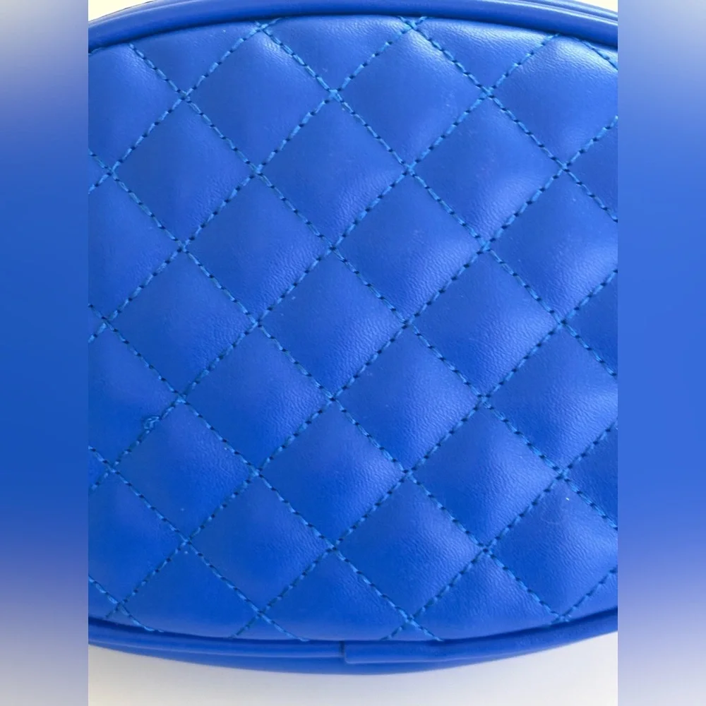NWOT Royal Blue Quilted Women's Belt Bag with Gold Buckle. - Picture 2 of 9